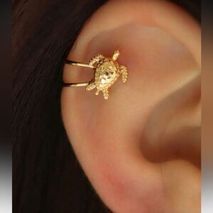 Turtle ear cuff N1680